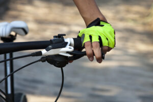 Wrist Guards: 6 Essential Reasons Cyclists Benefit
